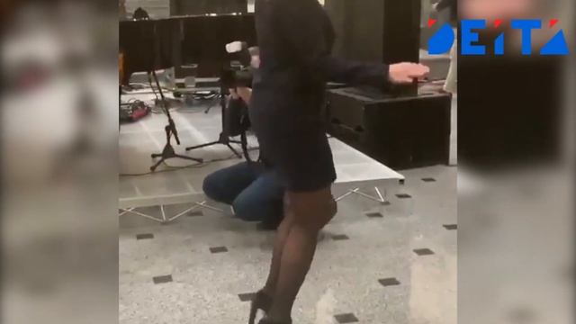 DEITA.RU Танец Марии Захаровой на корпоративе в МИДе смотреть онлайн