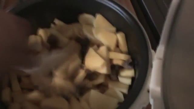 Тушеная картошка с грибами в мультиварке смотреть онлайн