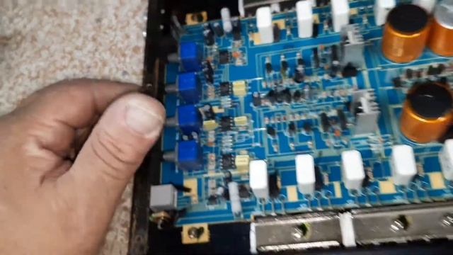 Working in a older DB 1600.1 mono-block db series amp for a customer смотреть онлайн