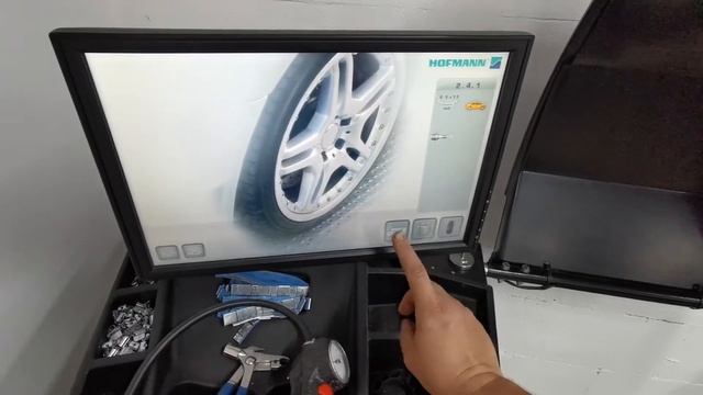Обнуление вала и юстировка на балансировочном станке Hofmann monochrom tm wb 7600 p смотреть онлайн