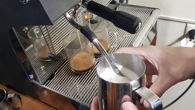 Приготовление капучино в кофемашине Fiamma Caravel 2CV Compact TC