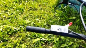 Мотоблок Ока + Роторная косилка Заря. Косим траву на участке.