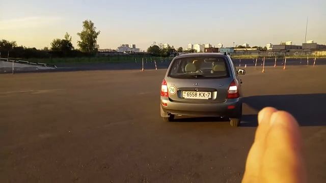 Понимание движения автомобиля задним ходом（упражнение ). Разбор с автоинструктором Юрием Красновым смотреть онлайн