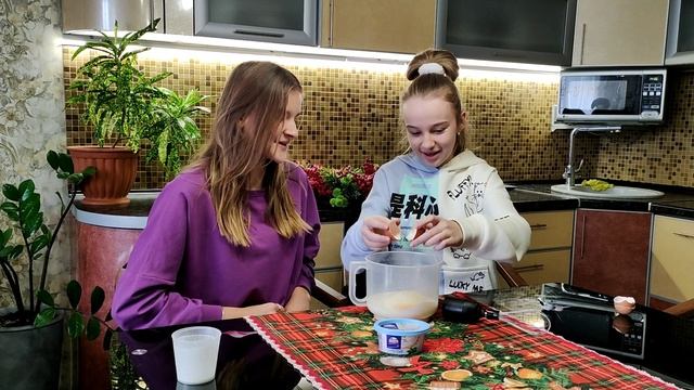 Готовим чизкейк впервые! Разгромили всю кухню/видео YANA LUNA/ смотреть онлайн