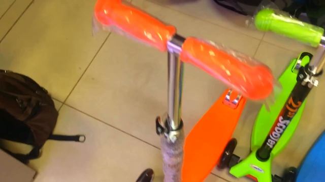 21st Scooter Maxi Micro Детский трёхколёсный самокат смотреть онлайн