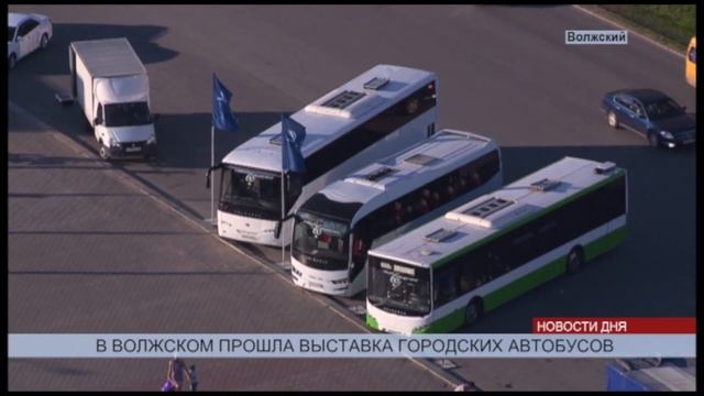 В центре Волжского горожанам дали порулить в автобусах
