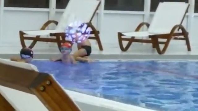 Геленджик. Детское плавание смотреть онлайн