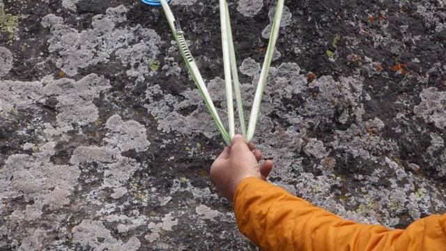 Альпинизм: Блокировка станции на трёх точках полусхватывающим узлом смотреть онлайн
