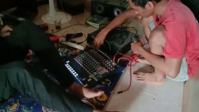 Unboxing mixer soundcraft EFX8 смотреть онлайн