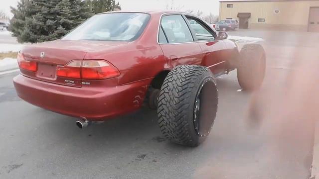 I PUT GIANT TRUCK WHEELS ON A SMALL CAR! смотреть онлайн