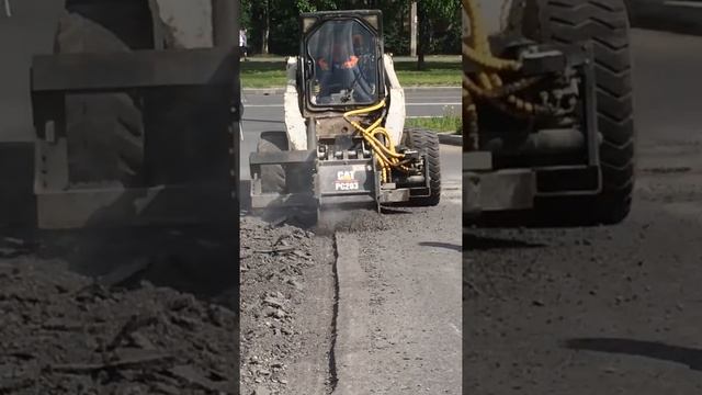 Работа дорожной фрезы для ямочного ремонта смотреть онлайн