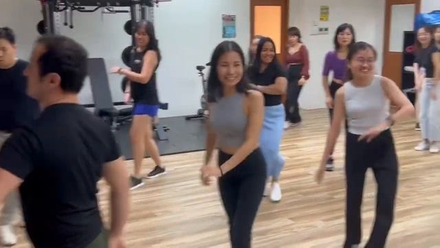 L4: Bachata Shines (111223) смотреть онлайн