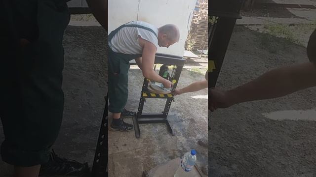 Испытания гидравлического пресса сделаного из домкрата. Часть 1 смотреть онлайн