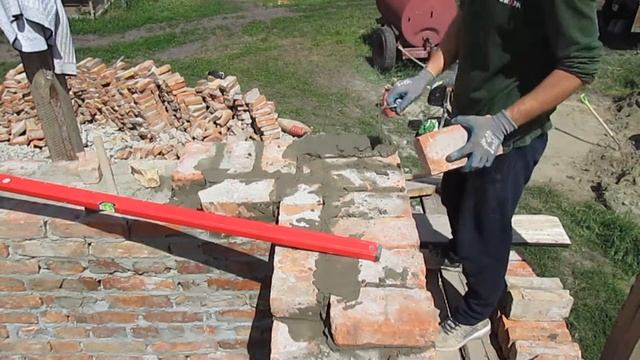 Многорядная система перевязки угла в 1,5 кирпича! Первые два ряда!!! смотреть онлайн