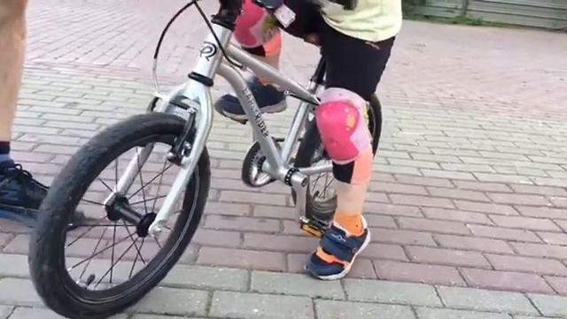 Как научить ребенка кататься на велосипеде за 1 день смотреть онлайн