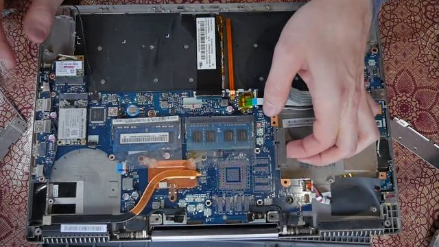 Замена клавиатуры в ноутбуке Acer Aspire R7 смотреть онлайн