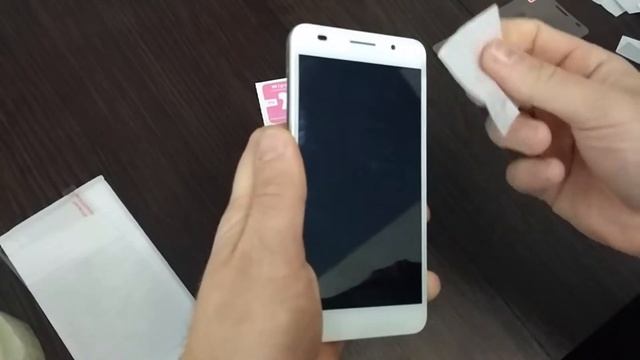 Самый правильный, лучший способ наклеить защитное стекло на телефон, смартфон, планшет смотреть онлайн