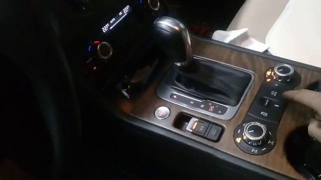 Volkswagen Touareg  Переводим пневмоподвеску в режим установка на подъёмник. смотреть онлайн