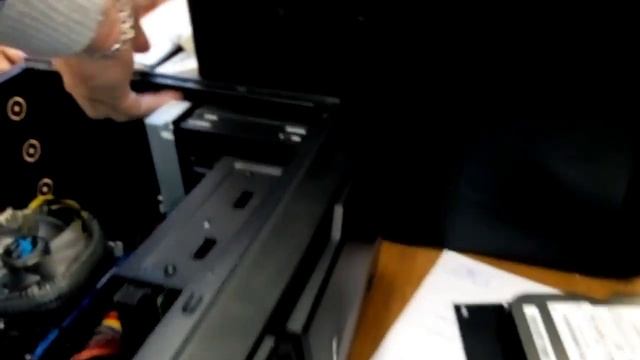 Интересный системный блок от компьютера. Ничего умного, просто показываю системный блок. смотреть онлайн