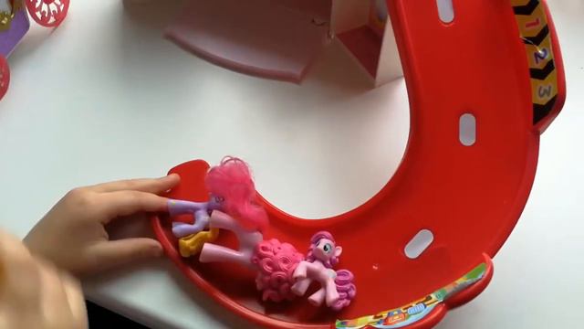 Замок Принцессы Много Игрушек Куклы Игрушки Играем с Пони МЛП смотреть онлайн