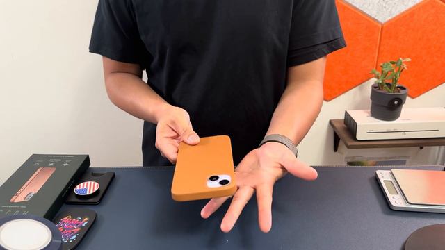 Mujjo Leather Case for the iPhone 14 Plus "TAN" : First Look and Unboxing #leather #mujjo смотреть онлайн