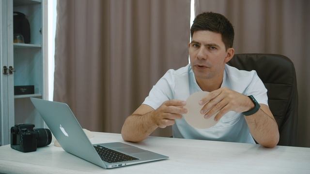 Почему может повернуться грудный имплант?