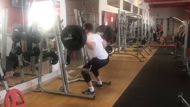 Присед со штангой ￼220кг