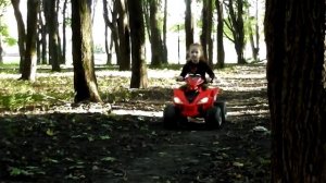 Катаемся на детском электромобиле. Видео для детей