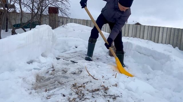 Залипни - лопата, снег, много снега смотреть онлайн