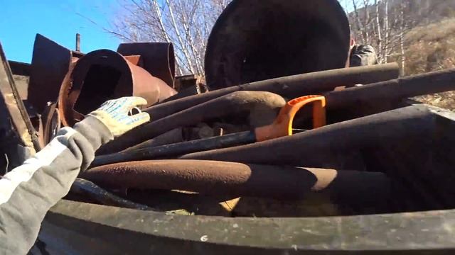 МЕТАЛЛОКОП В ЗАБРОШЕННОЙ ДЕРЕВНЕ! Последний металлокоп в этом году... смотреть онлайн