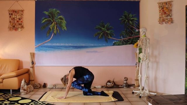 BAUCH, BEINE und POTRAINING mit PILATES in 29 Min. смотреть онлайн