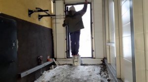 Устанавливаем противопожарную дверь в сэндвич панели!!!