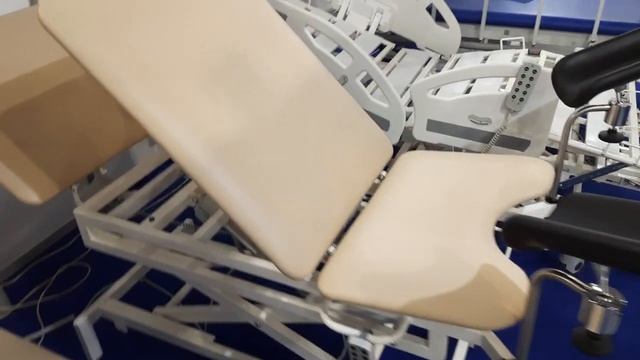 Удачный перевязочный, смотровой стол и гинекологическое кресло в одном изделии смотреть онлайн