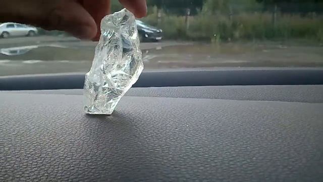 кристалл андара, прозрачное вулканическое стекло, алмазный блеск