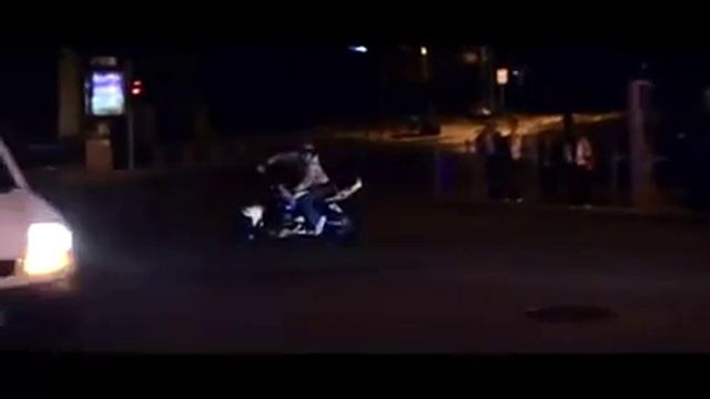 Stunt Riding At Night смотреть онлайн