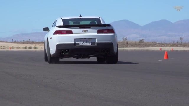 Ford Mustang GT 2015 против Chevrolet Camaro SS смотреть онлайн