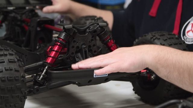 The ARRMA Outkast EXB 1/5 Extreme Bash Rolling Chassis: RC Up Close смотреть онлайн