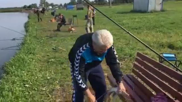 Гость из Крыма поймал осетра смотреть онлайн