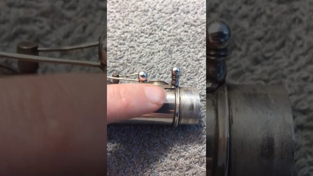 Showing unsoldered rib on a Muramatsu flute смотреть онлайн