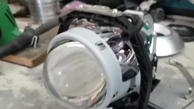 Range Rover Sport. Лечим штатный уставший свет. Замена линз с сохранением функции адаптива. смотреть онлайн