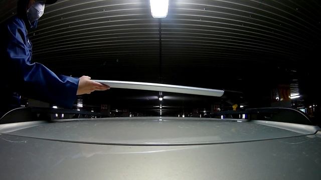 Установка багажника в распор на рейлинги Turtle AIR1 и бокса на крышу Broomer Venture смотреть онлайн