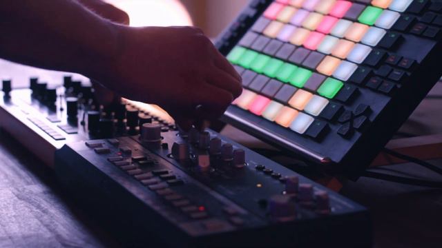 Behringer TD-3 & Crave - Melodic Techno Live Performance смотреть онлайн