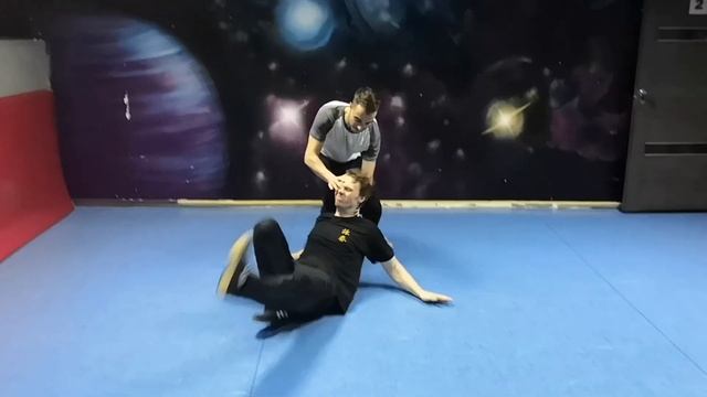 Демонстрационный ролик, в котором можно увидеть технический арсенал и тактику Вин Чун. смотреть онлайн