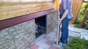 Цокольный сайдинг на винтовых сваях.