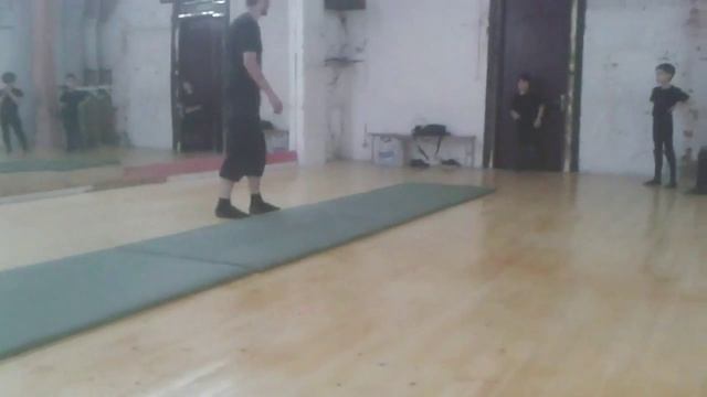 Урок акробатики в Академии Кавказских танцев смотреть онлайн