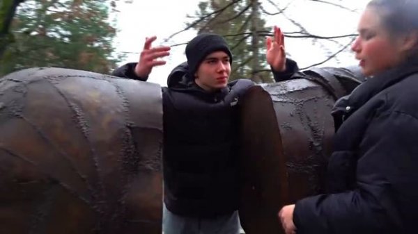 ВИТЯ И ДАРИНА ВМЕСТЕ？ Нашли деньги!) [-nXqOoHpjjw]