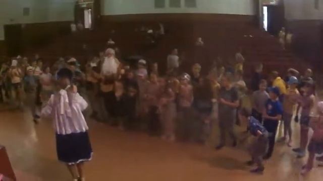 Секреты старинного ремесла.100 человек на празднике лаптей Центр Мир Озёрск74 школа юных плетельщик