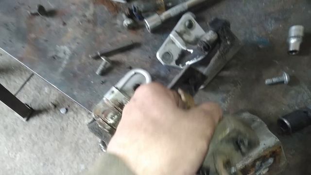 Мерседес Актрос 4144к. Сороконожка. Ремонт часть 91 смотреть онлайн