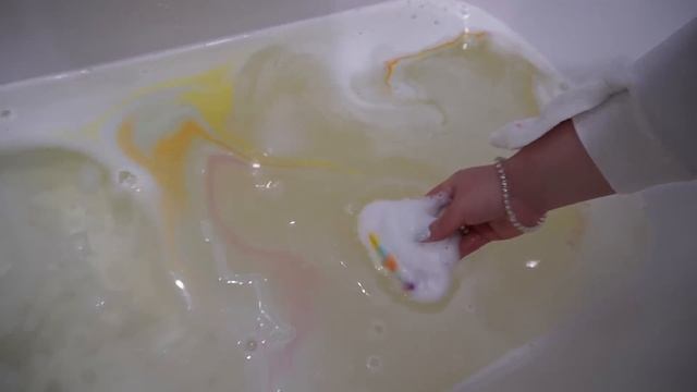 24 ЧАСА В ВАННОЙ ПЕРЕД ХЕЛЛОУИНОМ С КОТАМИ И СОБАКОЙ смотреть онлайн