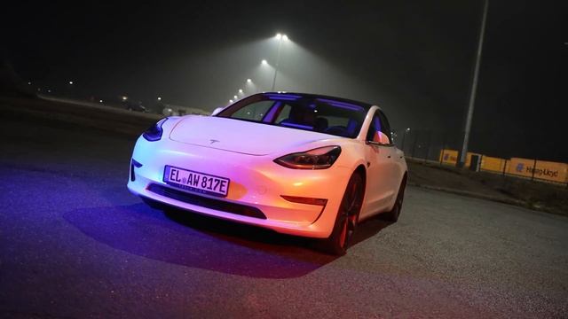 Tesla Model 3 Performance | Sony Alpha 1 + Sigma 24 - 70 DG DN | Neon Car 4k смотреть онлайн